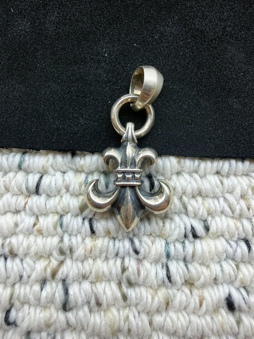 Fleur-de-Lis Silver Pendant