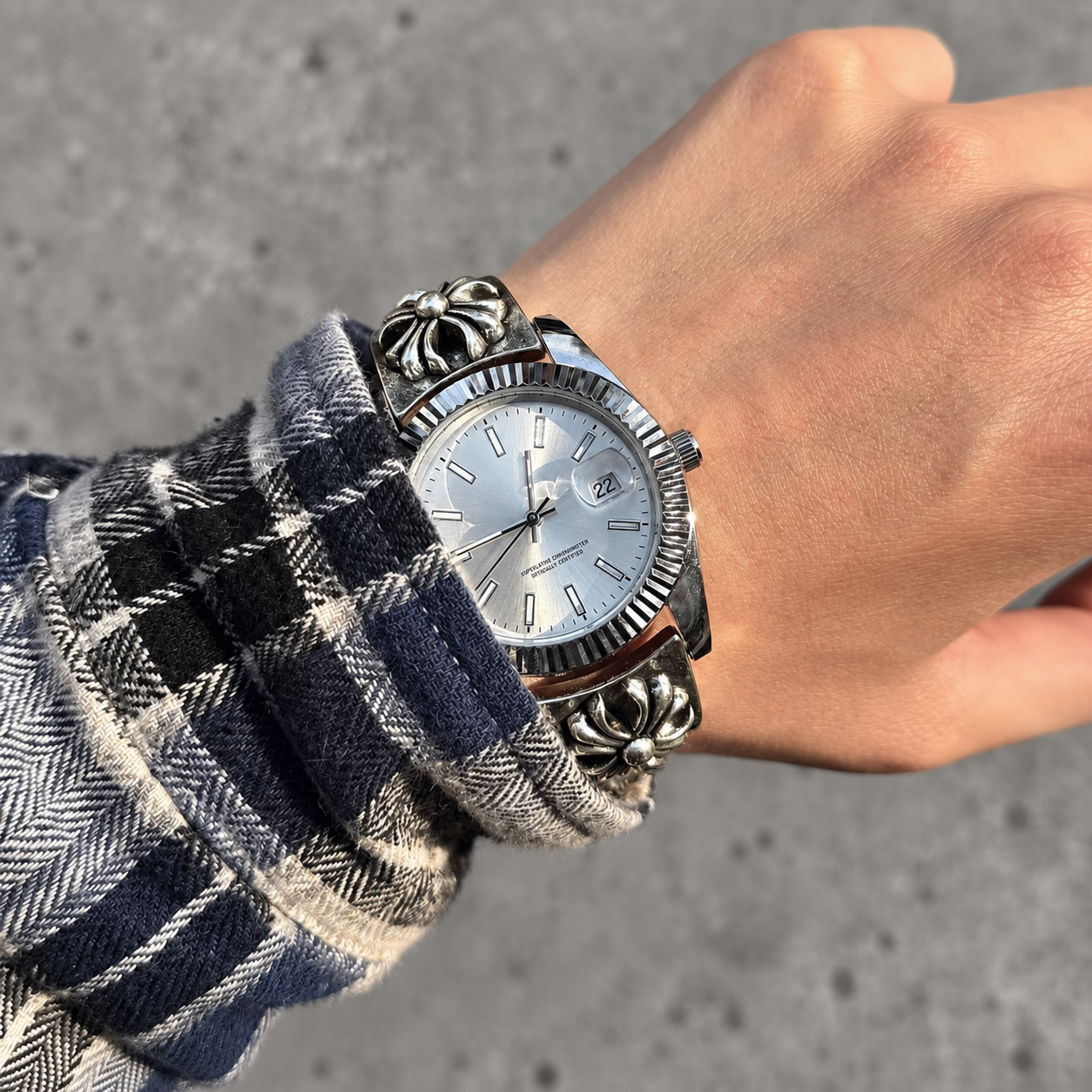 Vintage Floral Cross Bracelet Watch – 36mm Japanese Quartz