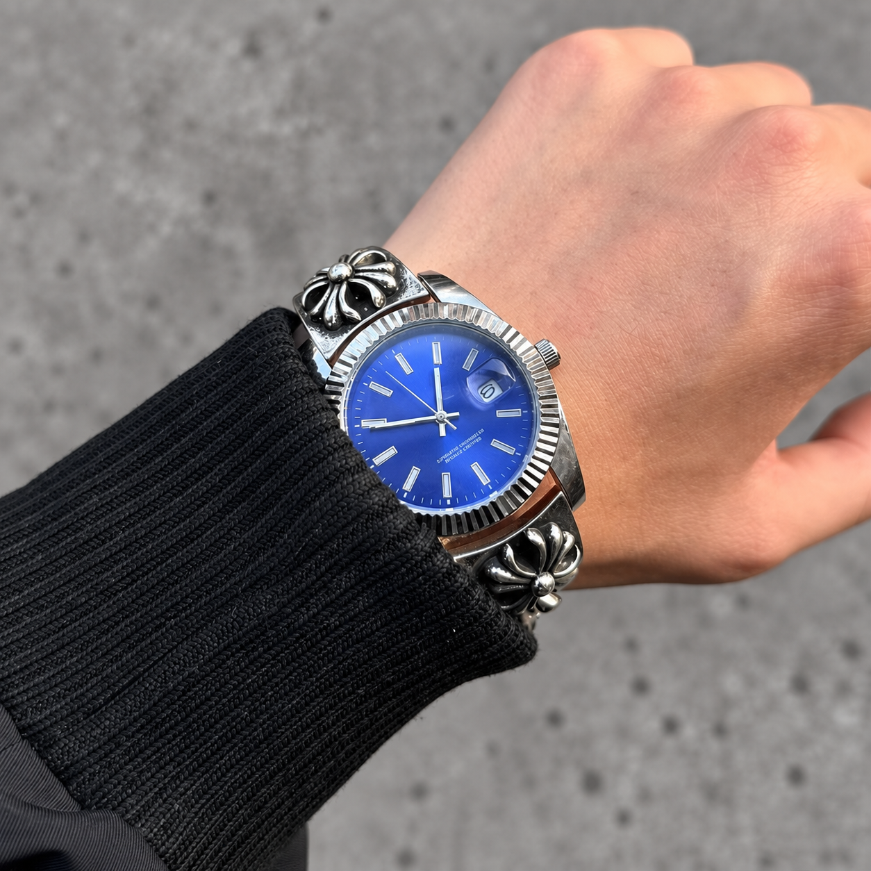 Vintage Floral Cross Bracelet Watch – 36mm Japanese Quartz